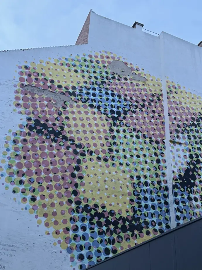 Mural de cubo de Rubik en Budapest