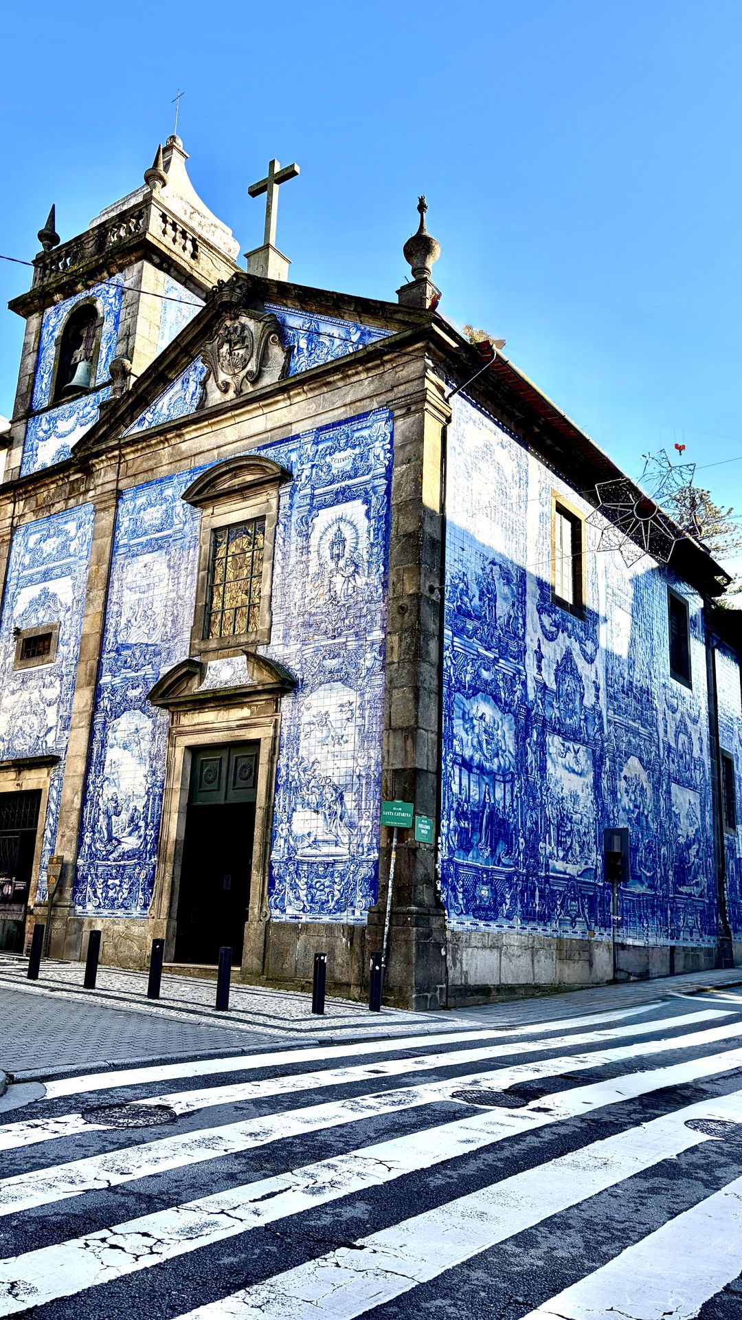 Fachada de la Capela das Almas en Oporto